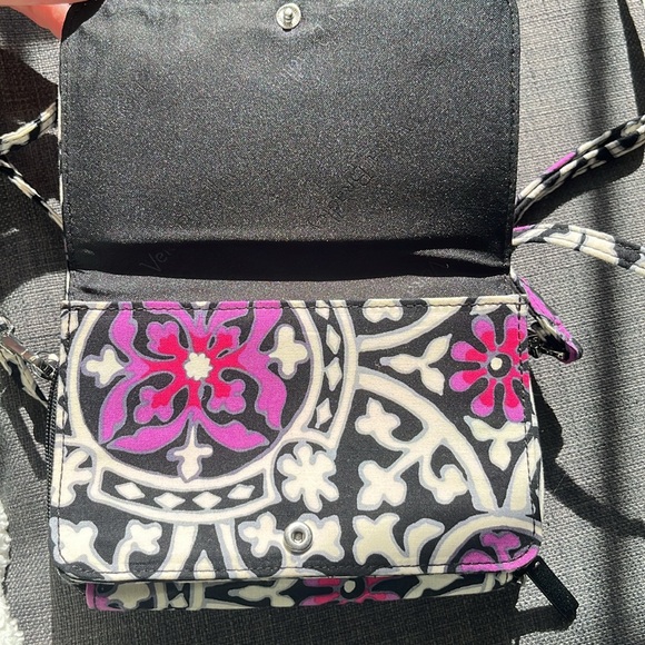 Vera Bradley crossbody/ wristlet - Picture 2 of 6